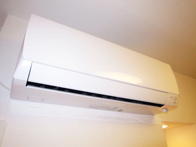 ニックハイム中目黒　リビングにはエアコンが新規で一台取付