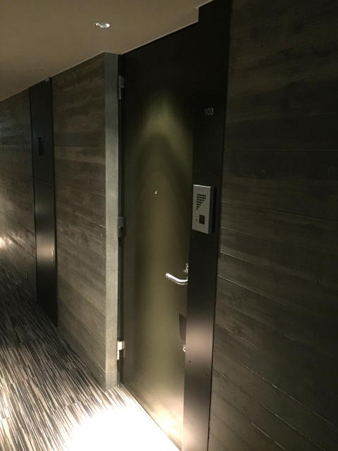 グラントレゾール広尾　玄関前