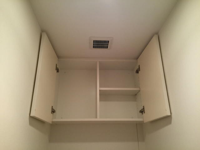 グラントレゾール広尾　トイレ収納