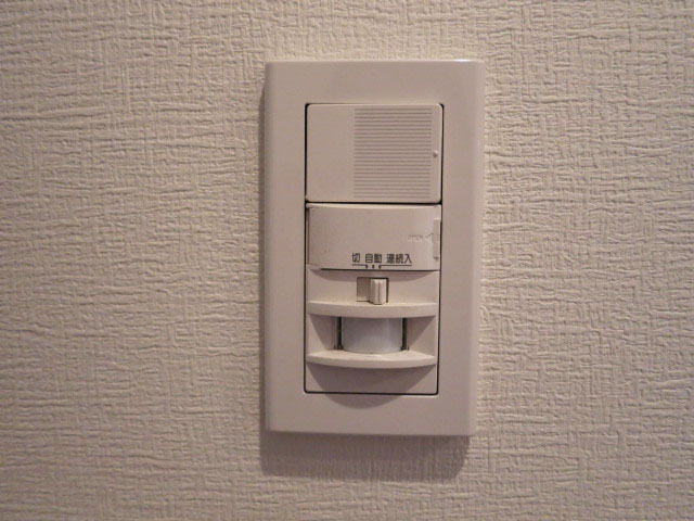 ビッグ武蔵野池袋　玄関照明は人感センサー付602