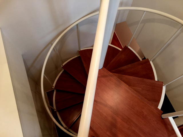 グラントレゾール広尾　階段