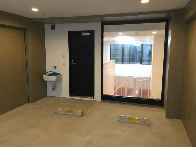 グラントレゾール広尾　ガレージ