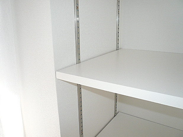 調整可能な棚です。