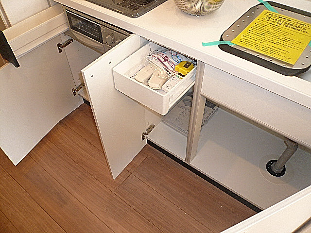 システムキッチン　収納。