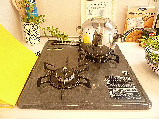 システムキッチン　コンロ。