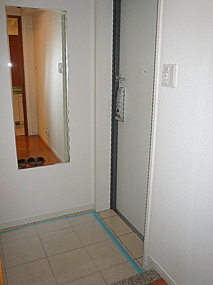 ミオカステーロ目黒都Ⅱ　玄関ホール　ミラー。