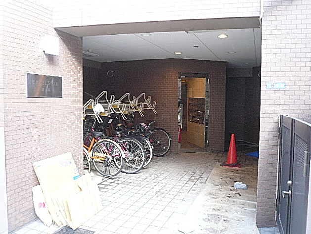 エクセルシオール麻布　エントランス入口。