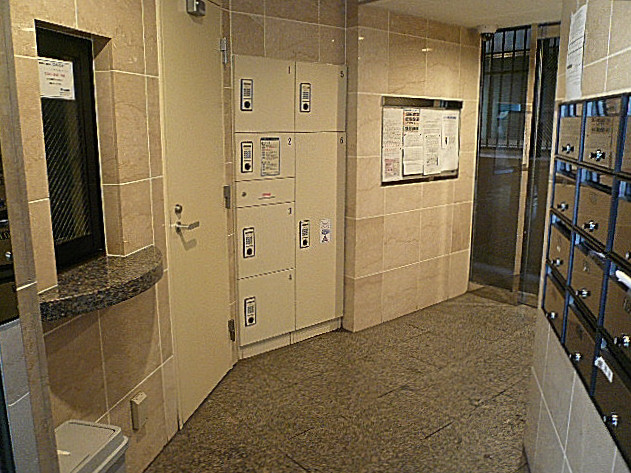 エクセルシオール麻布　エントランス。