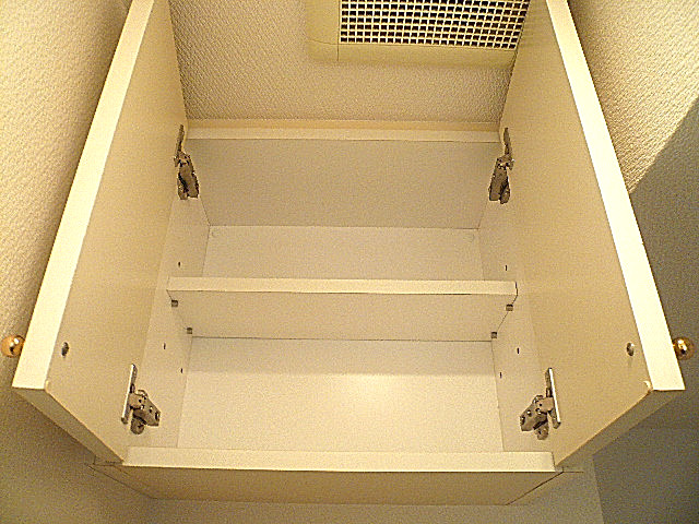 エクセルシオール麻布　吊戸棚です。