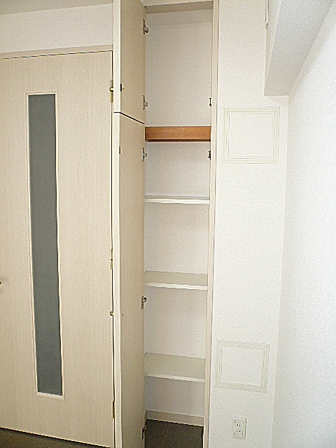 エクセルシオール麻布　ＬＤＫ収納です。