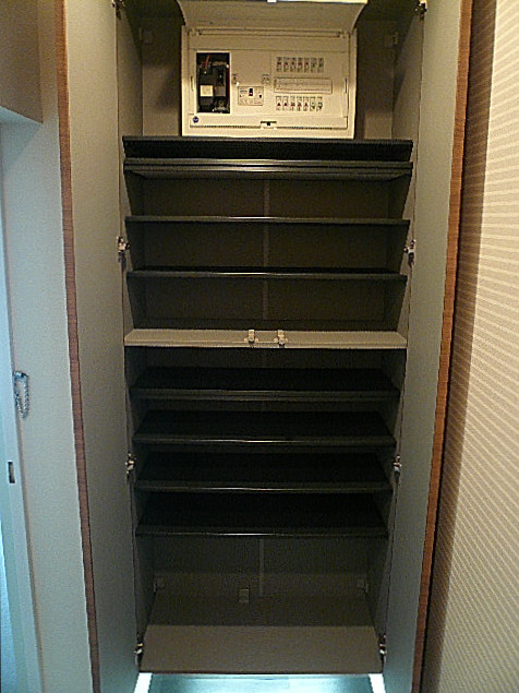 トールサイズ　玄関収納。