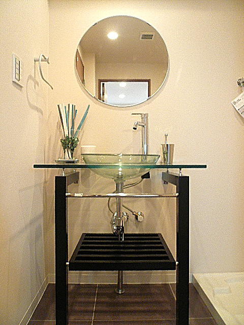 おしゃれな洗面化粧台。