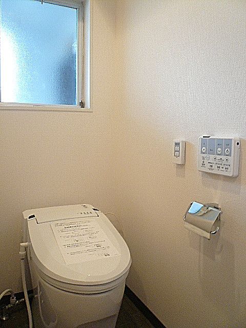 六本木東豊エステート　ウォシュレット付トイレです。