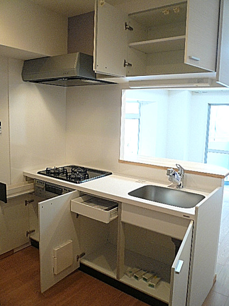 六本木東豊エステート　上下収納。