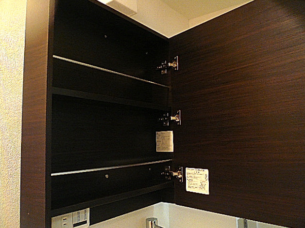渋谷コーポラス　洗面台収納です。