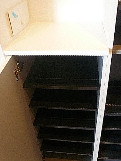 シーアイマンション碑文谷　カウンター付き玄関収納