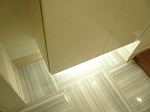 フットライトで明るさ演出♪