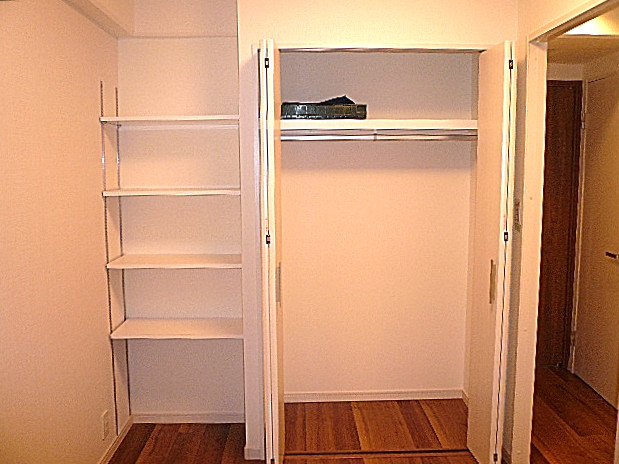 サービスルーム　収納棚・クローゼット