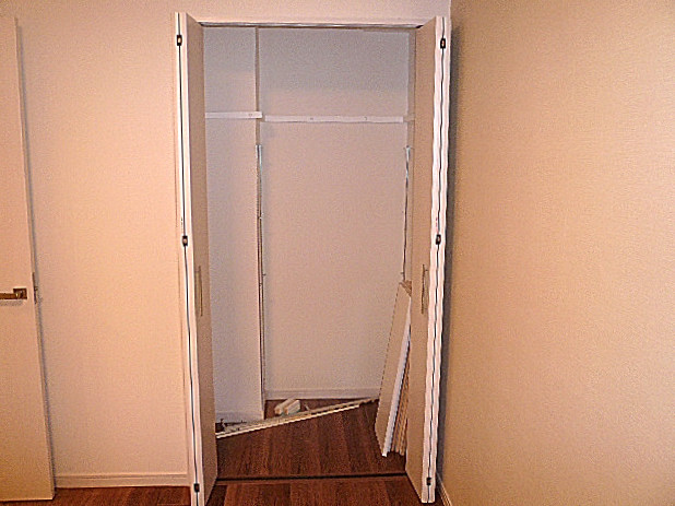 洋室　5.8帖　クローゼット