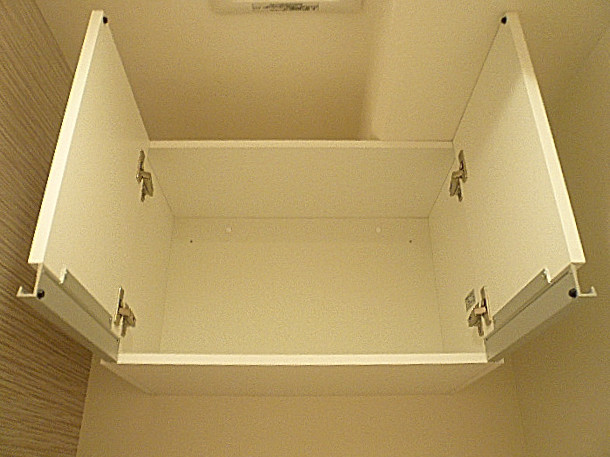 トイレ　吊戸棚