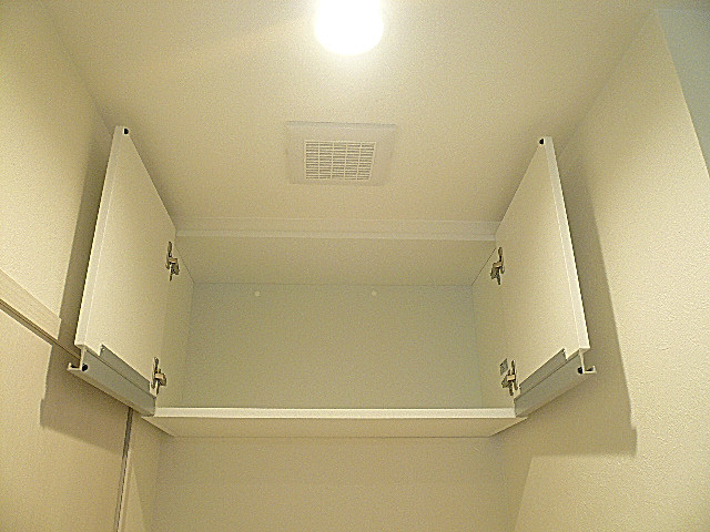 洗濯機置き場　吊戸棚