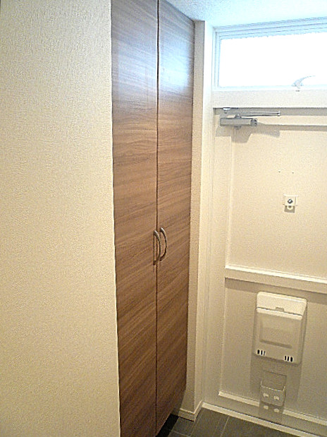 駒沢コーポラス　明るい玄関ホールです。