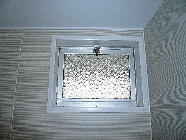 駒沢コーポラス　浴室窓