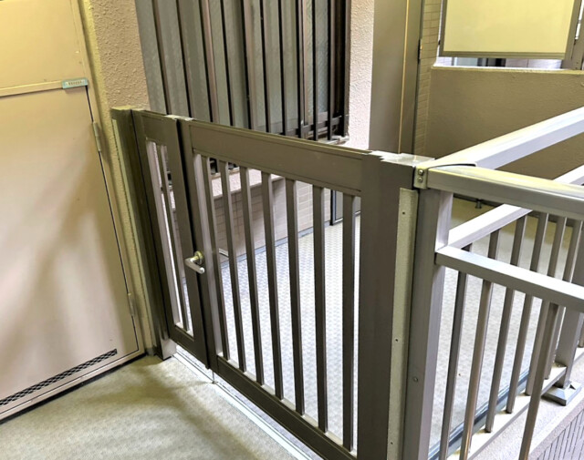 エクセルシオール西新宿 玄関