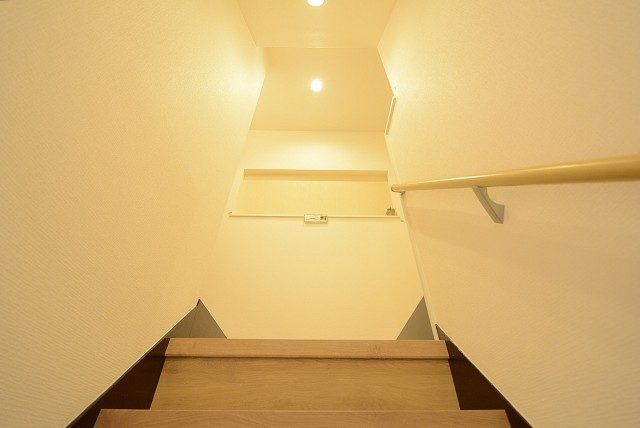 ハヤマビル 階段 ハヤマビル 階段