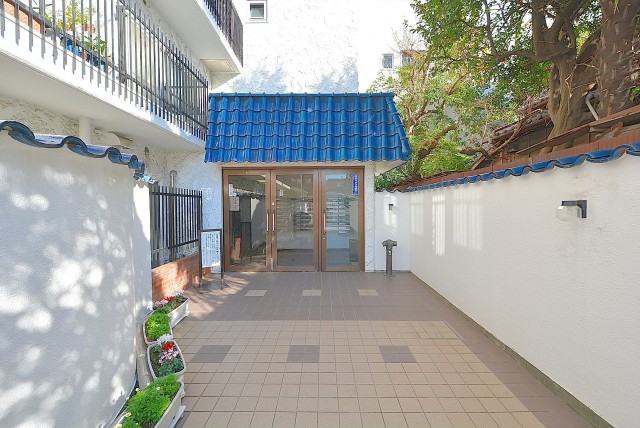 秀和若林レジデンス エントランス