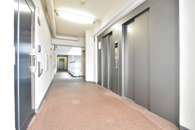 ニューライフ西早稲田 玄関