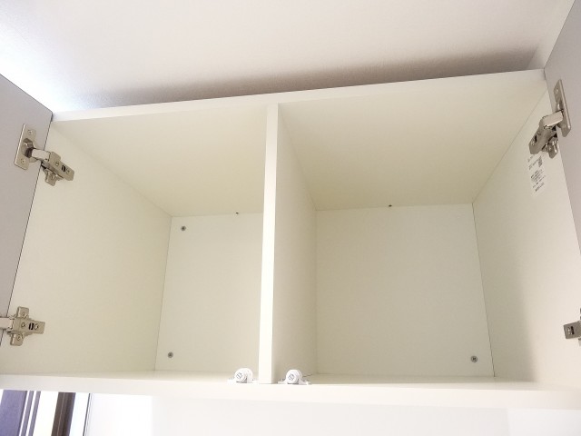 ライオンズマンション原宿　洗濯機置場上の収納棚