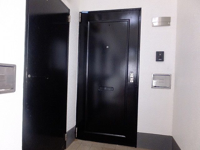 秀和若林レジデンス　玄関扉