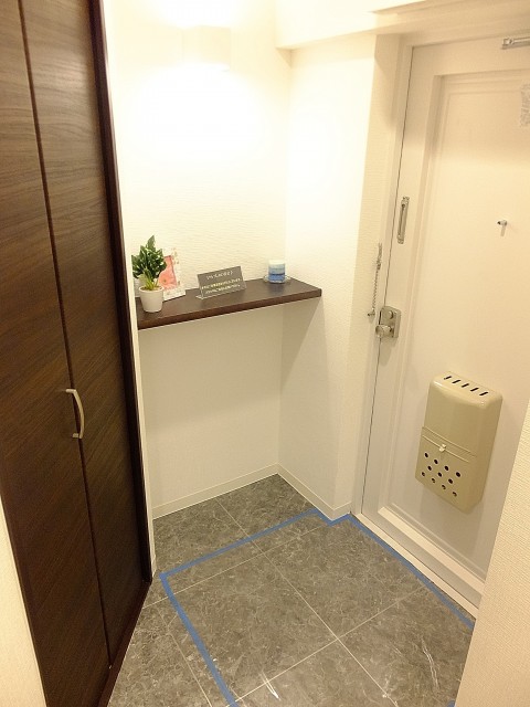 秀和若林レジデンス　玄関