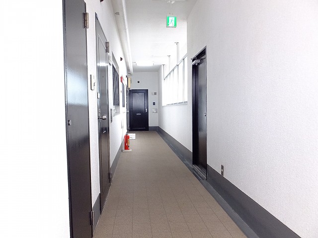 秀和若林レジデンス　共用廊下