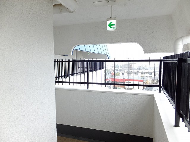 秀和若林レジデンス　共用廊下