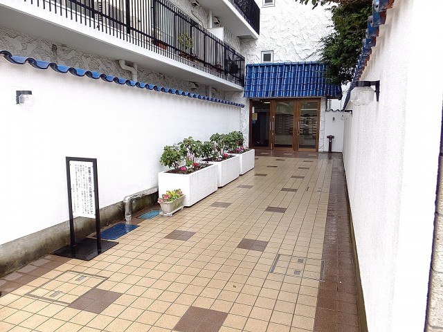 秀和若林レジデンス　エントランス