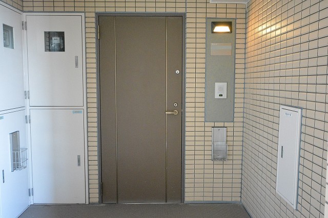 東急ドエルアルス早稲田　玄関扉