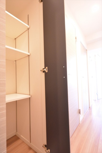 目黒グレース　廊下収納