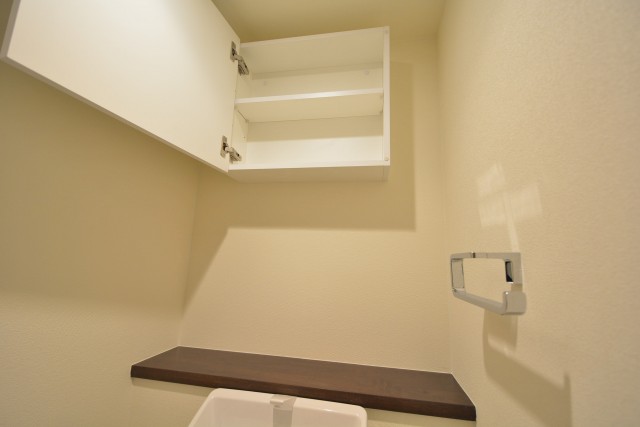 ストークビル赤坂　トイレ収納602