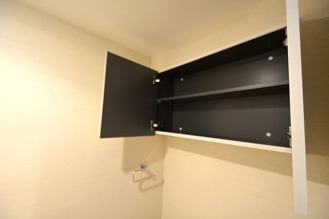 第二代々木上原シティハウス　トイレの吊り収納