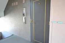 エクセルシオール西新宿　玄関扉