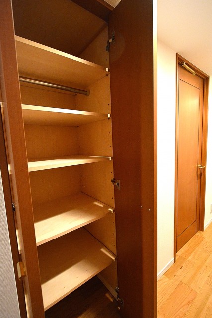 クレストフォルム蒲田　廊下の収納スペース