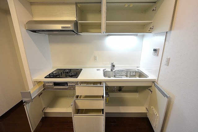 収納豊富なキッチン周り