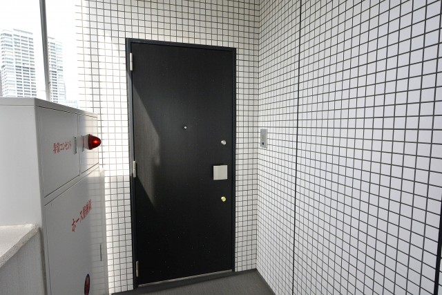 プレミアムキューブ三田　玄関前