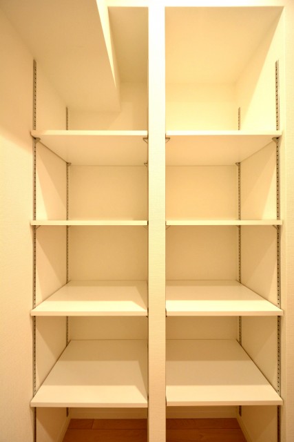 セントヒルズ白山　1階棚