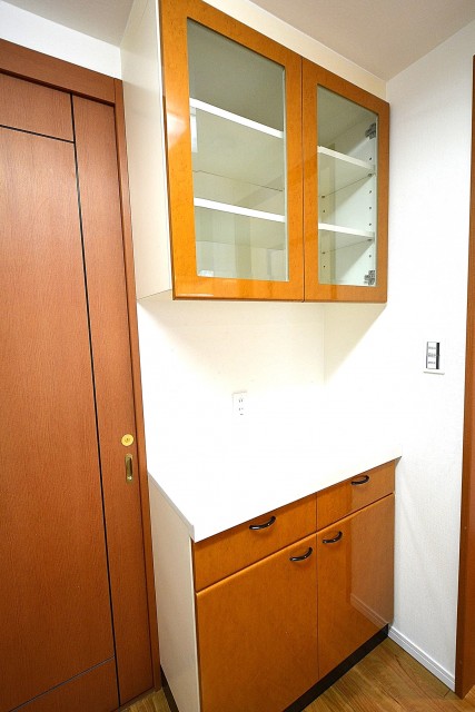 クレストフォルム蒲田　食器棚