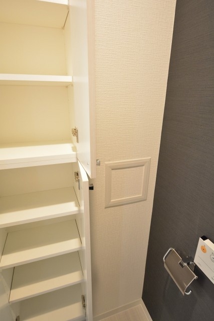 プレミアムキューブ三田　トイレ収納