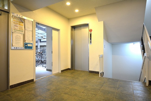 松涛マンション　エレベーターホール