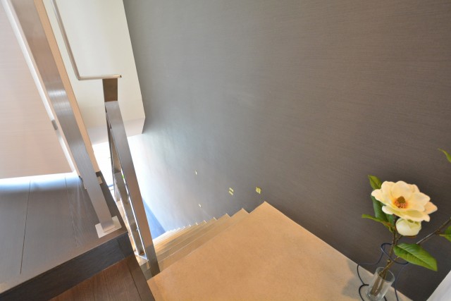 プレミアムキューブ三田　階段